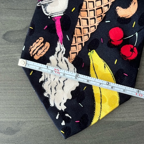 Vintage 100% Silk Addiction Black Tie with Ice Cream Motif - Picture 9 of 9